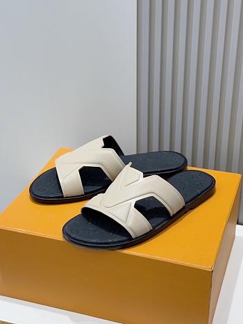 Louis Vuitton Slides Code LV3661