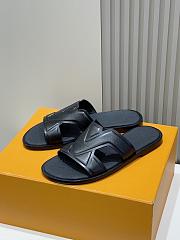 Louis Vuitton Slides Code LV3664 - 1