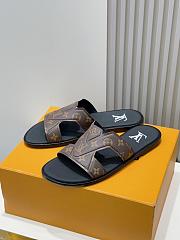 Louis Vuitton Slides Code LV3665 - 1