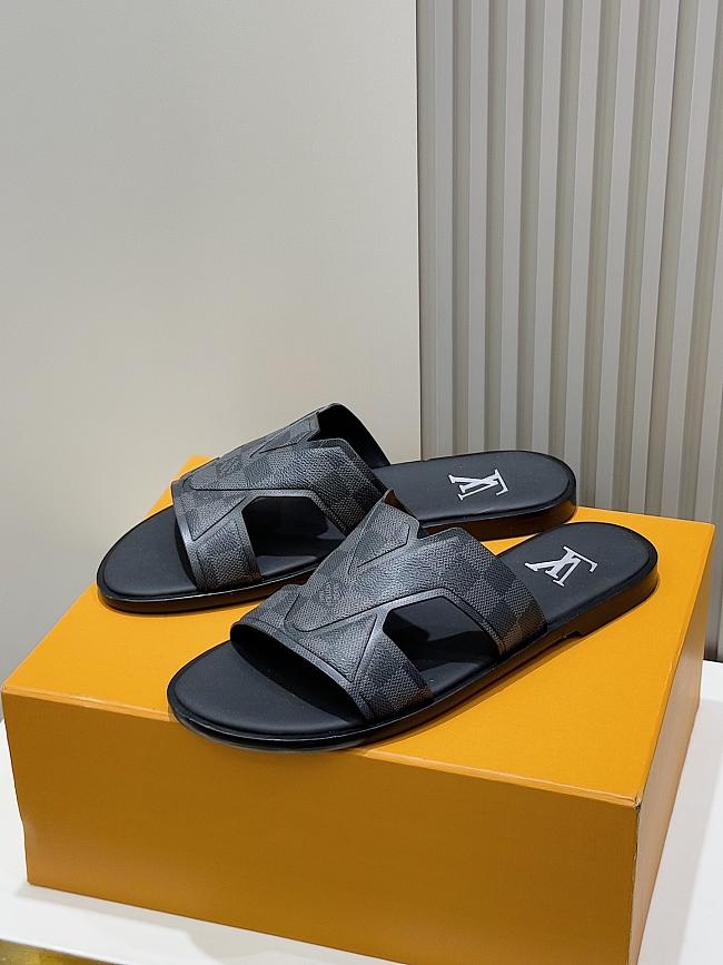 Louis Vuitton Slides Code LV3666 - 1
