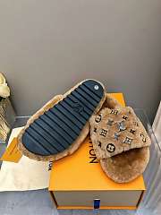 Louis Vuitton Slides LV3002 - 5