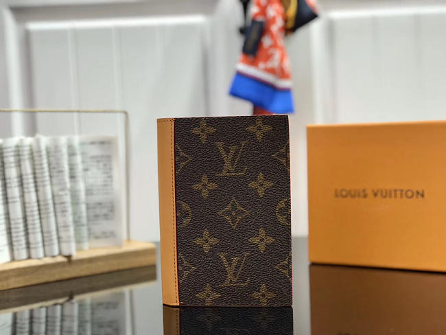 LV PASSPORT COVER M68906 Size10x14x2cm - 1