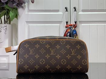 LV Toilet Bag M46696 Size 28x15x16.5cm