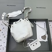 Balenciaga Bucket Bag B2510 Size 20x15x17cm - 2