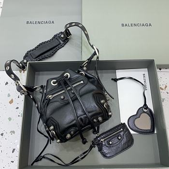 Balenciaga Bucket Bag B2511 Size 20x15x17cm