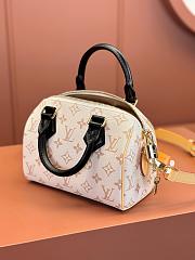 LV Speedy Bandoulière 20 Bag M9300 Size 20x15x12cm - 2