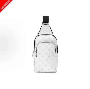 Louis Vuitton Shoulder Bag features a Monogram Eclipse 33×16×5.7cm