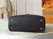 Louis Vuitton Capucines Bag in Black Taurillon Leather 38 x 23 x 16 cm - 4