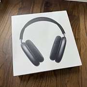 Apple AirPods Max headphones in the midnight color - 6