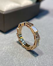 Bvlgari diamond-encrusted white serpentine ring - 2