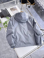 Louis Vuitton early release of the 2026 Autumn/Winter new men's reversible jacket grey - 2