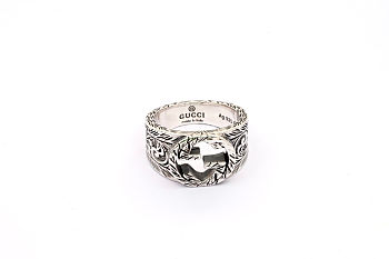 Gucci Vintage-style engraved ring 