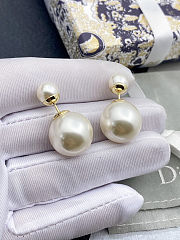 Dior Classic Large and Small Pearl Stud Earrings - 2
